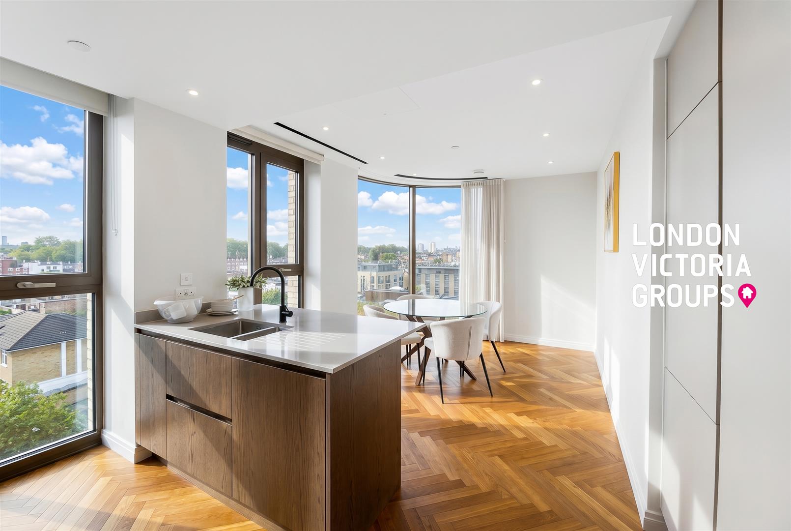 2 bed property in Hampton House, 2 Michael Road, LONDON